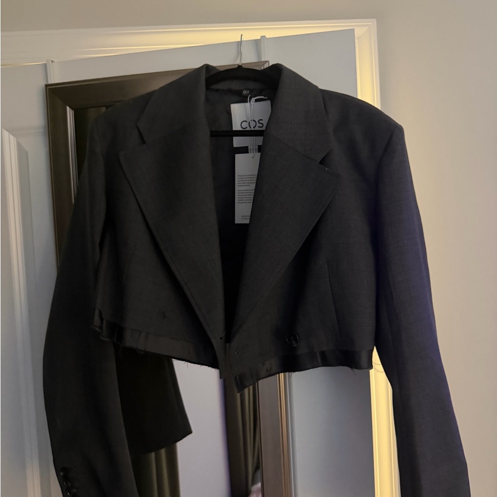 COS Deconstructed Cropped Wool Blazer - Picture 3 of 6